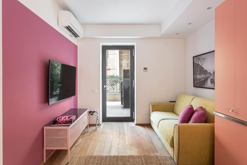 Amazing Apartment In Duomo Milan Luaran gambar