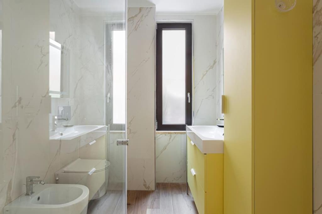 Amazing Apartment In Duomo Milan Luaran gambar